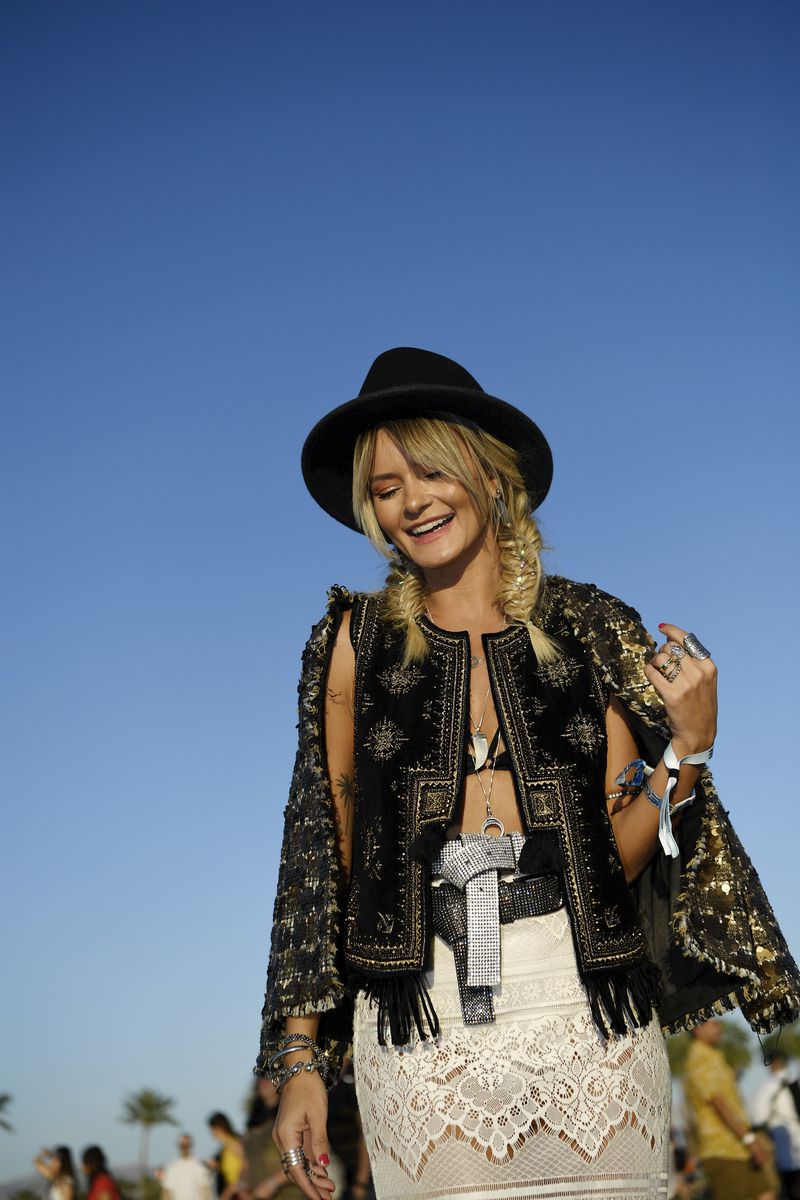 Top Idea Women Outfits To Wear At Alaska Day Festival