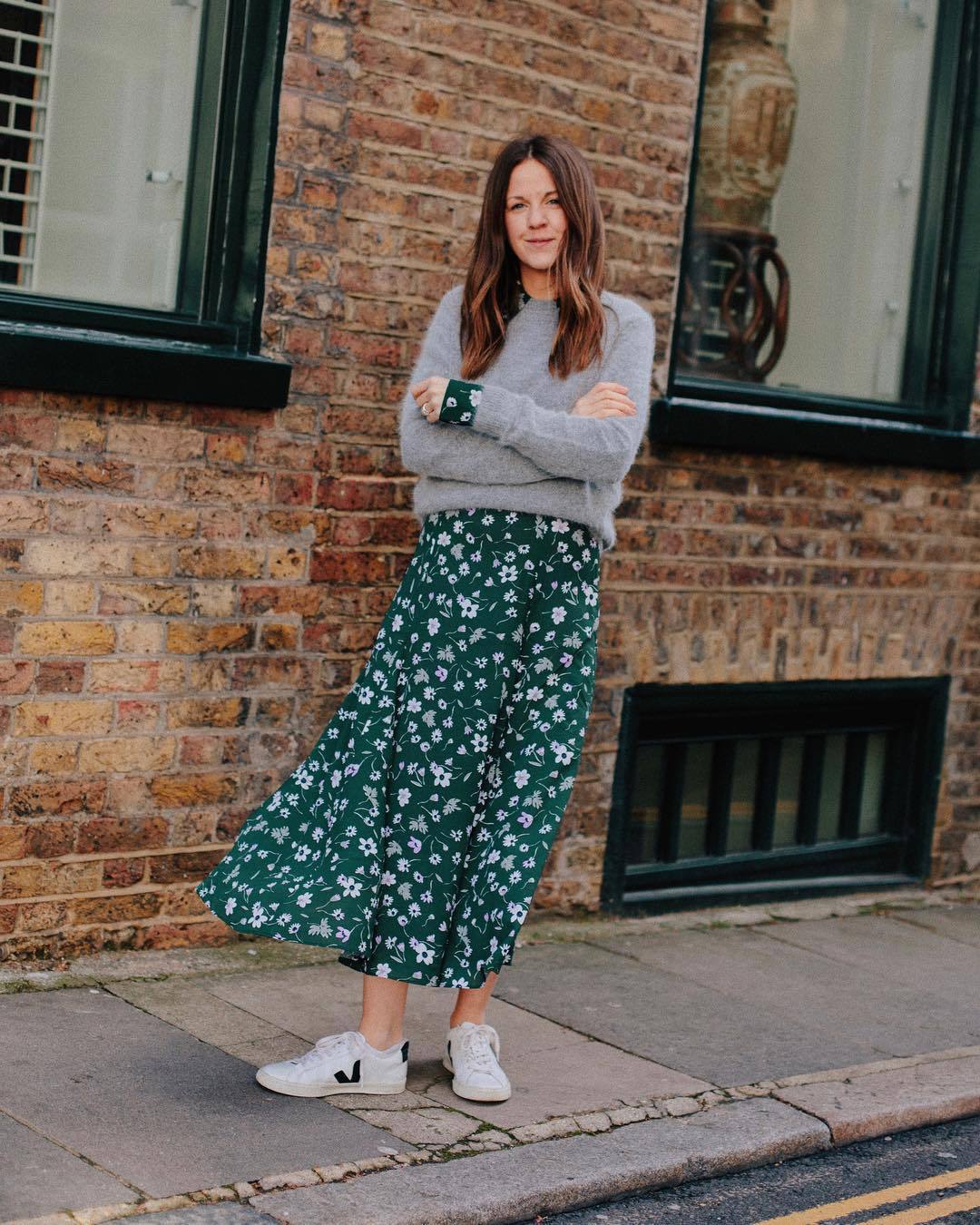  A floral dress and a sweater of chunky knit and leather boots will be perfect