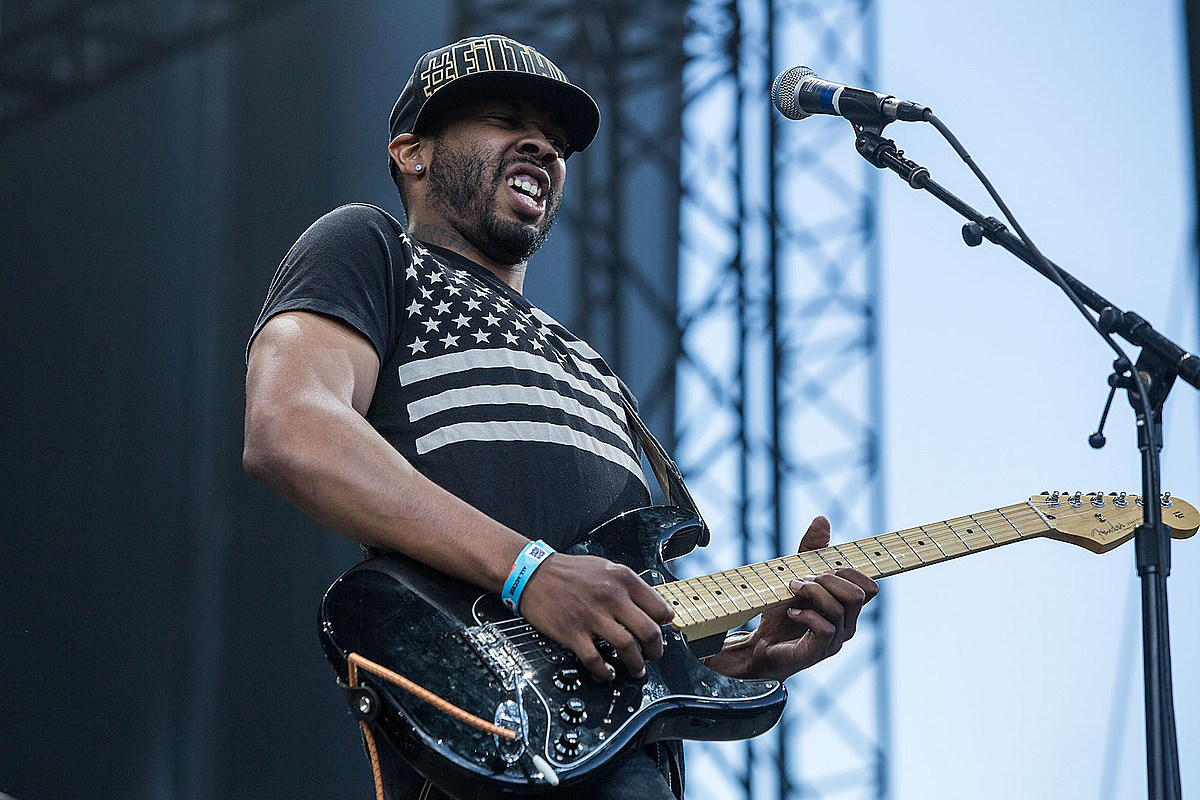 Ayron Jones will perform on October 8th