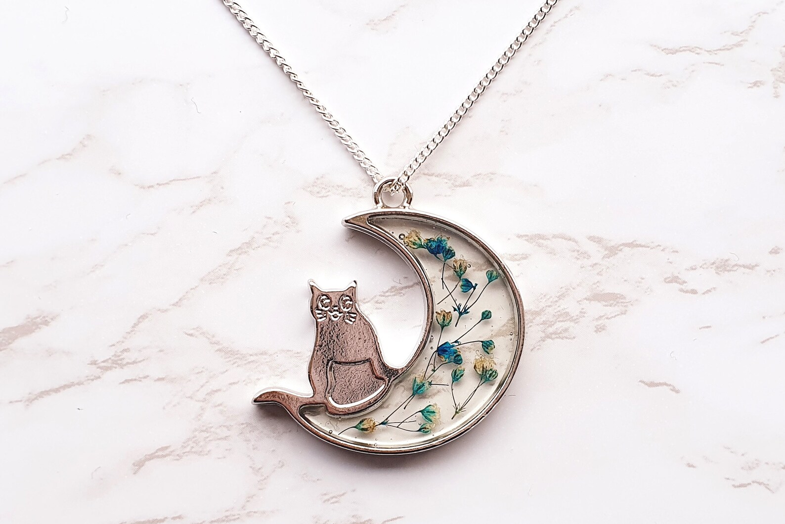 Delicate And Simple Cat Necklace Design